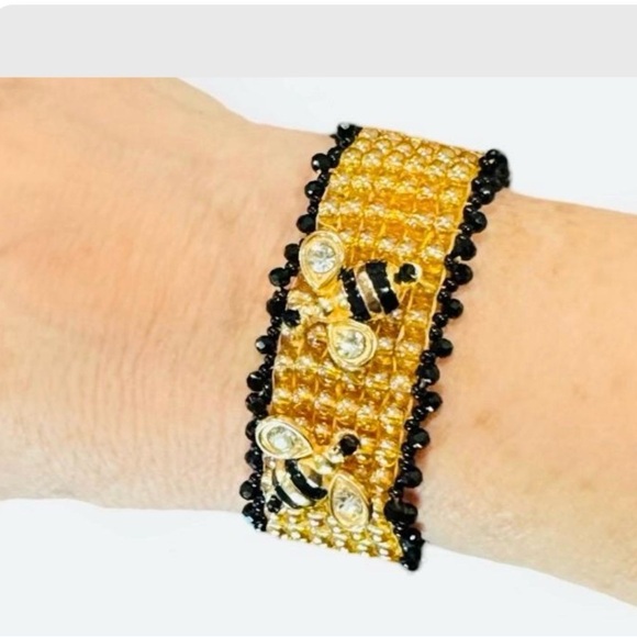 Hand crafted beaded bracelet bees in honeycomb with sparkling trim and charm - Picture 7 of 8